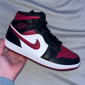 JORDAN 1 NOBLE RED SIZE 8